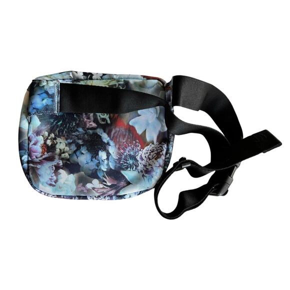Herschel Supply Co. x HOFFMAN FIFTEEN BELT BAG BLUE IN WINTER FLORAL - Picture 3 of 8